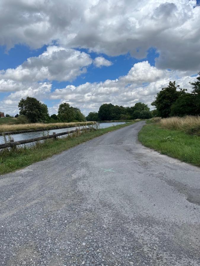 Superbe Appartement Au Bord Du Canal De St Quentin Saint-Quentin  Kültér fotó